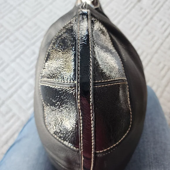 Saxx Deep Black Leather Tote Bag - Picture 6 of 16